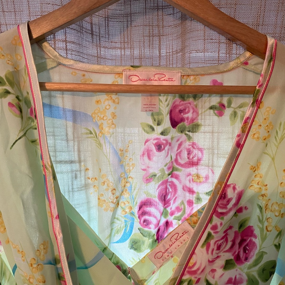 Oscar de la Renta Robe Set - Picture 3 of 3